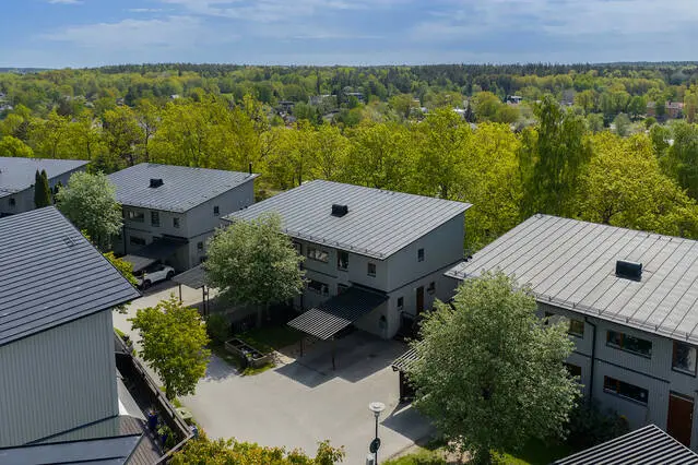 Bild 1 av 1 på Väpnarevägen 57