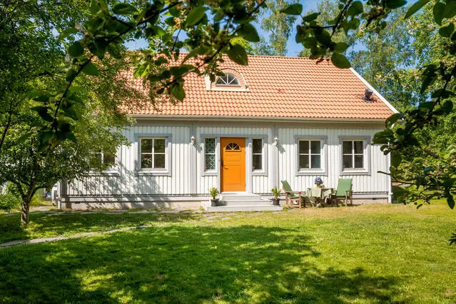Bild 1 av 21 på Rensättra gränd 8