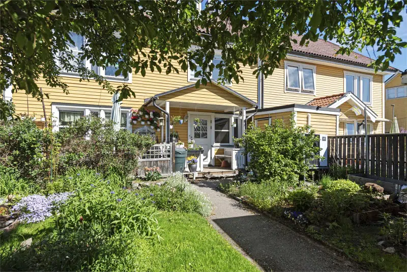 Semi-detached/terraced, 8 rooms, 160 m²
