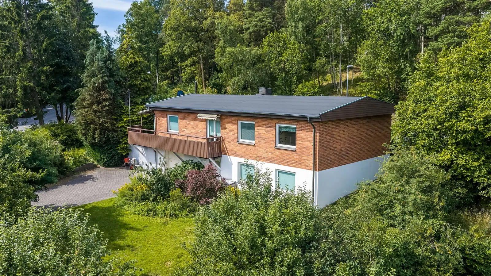 Image 1 of 1 of Snättringevägen 36