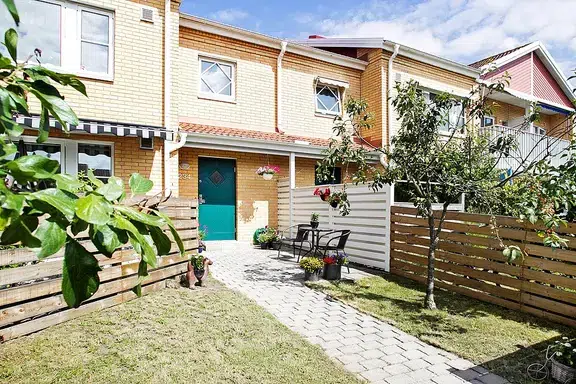 Bild 1 av 1 på Mjölnerbacken 33