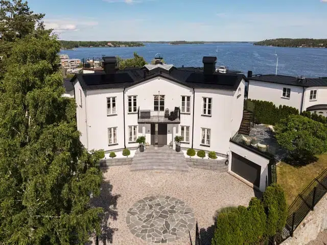 House, 8 rooms, 306 m²