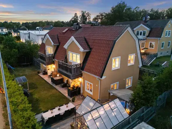 Villa, 8 rum, 240 m² i Huddinge