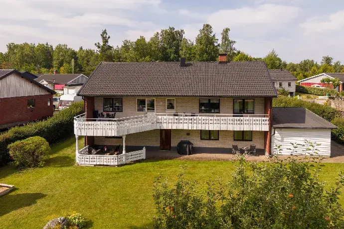 Image 1 of 21 of Björnbärsvägen 73