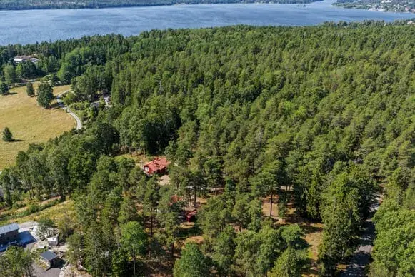 Image 1 of 1 of Övre Djupviksvägen 304