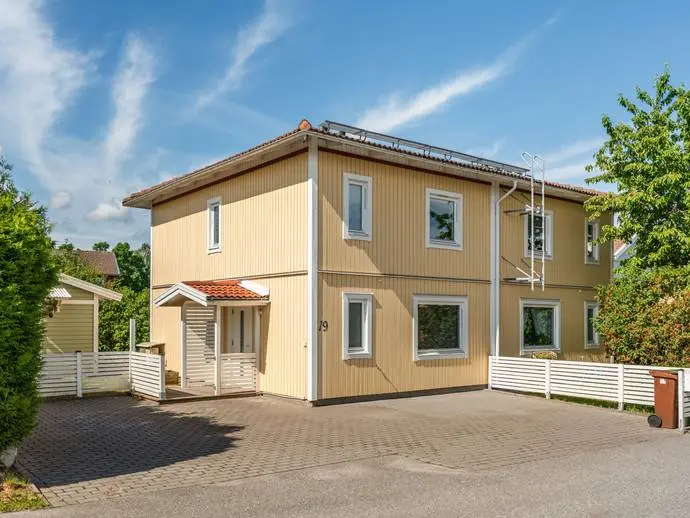 Image 1 of 1 of Kosmosgränd 19