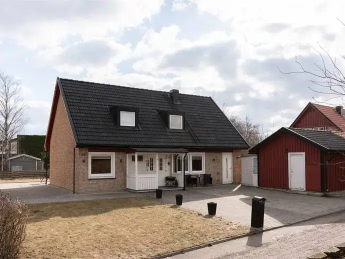 House, 6 rooms, 144 m² in Skälby