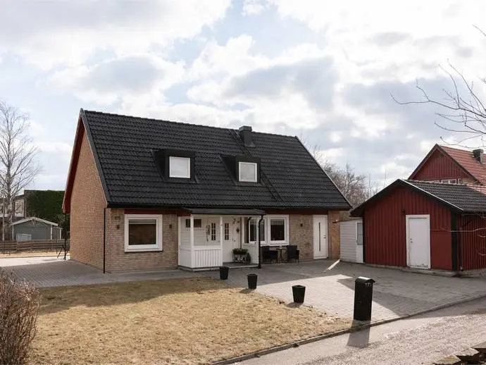 Bild 1 av 1 på SKÄLBYGATAN 105