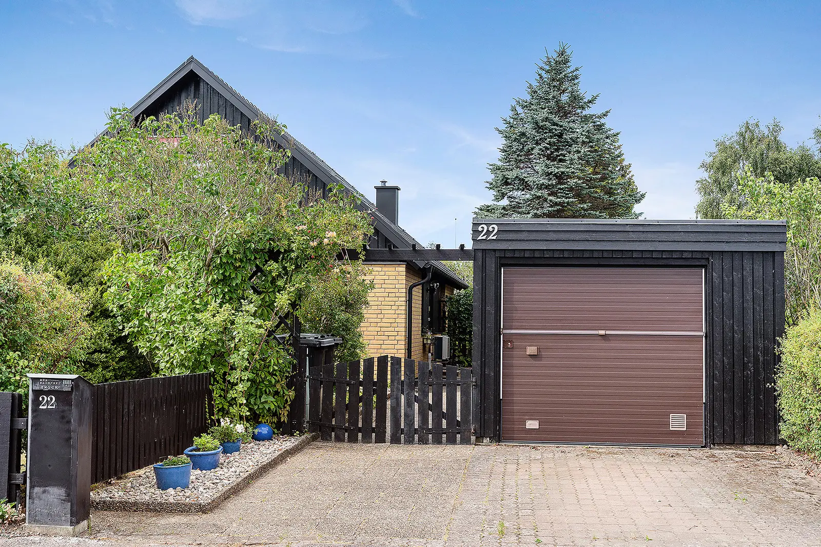 Bild 1 av 6 på Axels väg 22