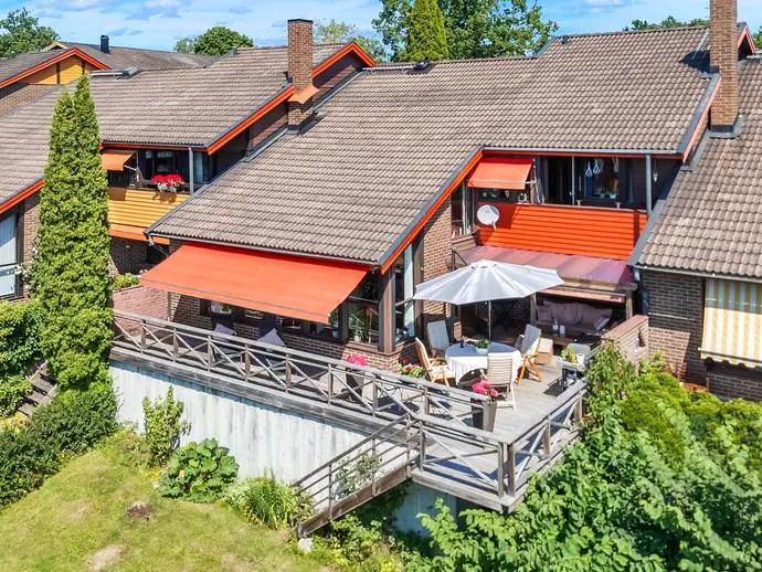Bild 1 av 21 på Bernsborgsstigen 12