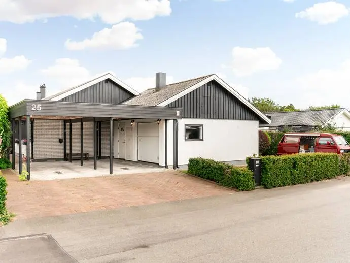 Bild 1 av 1 på Växlarevägen 25
