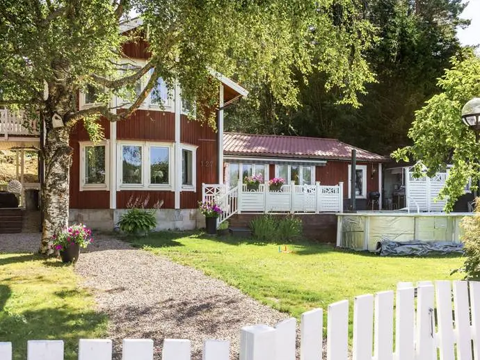 Bild 1 av 21 på Ållerviken 127