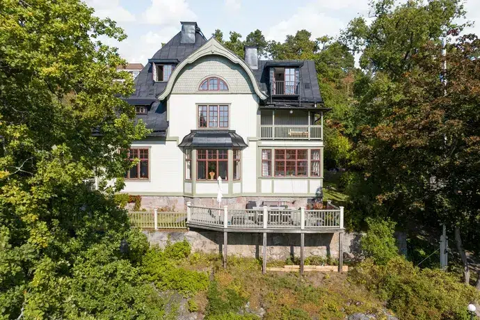Villa, 12 rum, 317 m² i Baggensudden