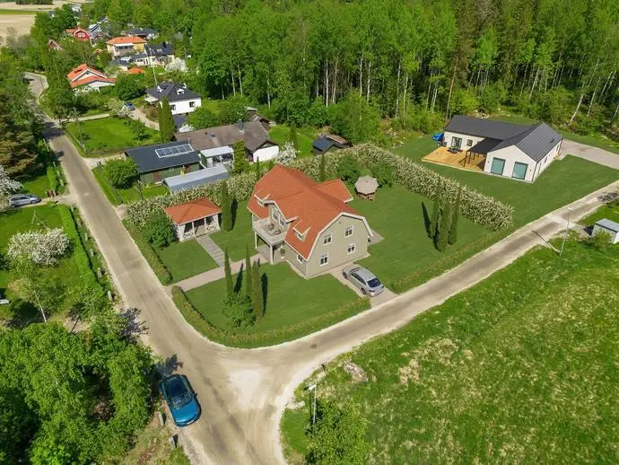Bild 1 av 20 på Upplanda 1:153