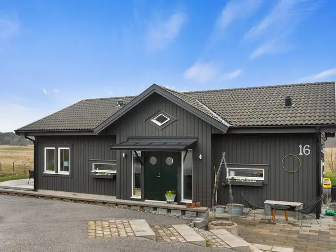 Bild 1 av 20 på Lövdalsvägen 16