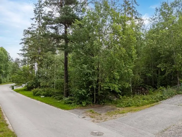 Image 1 of 9 of Flugsnapparvägen 27
