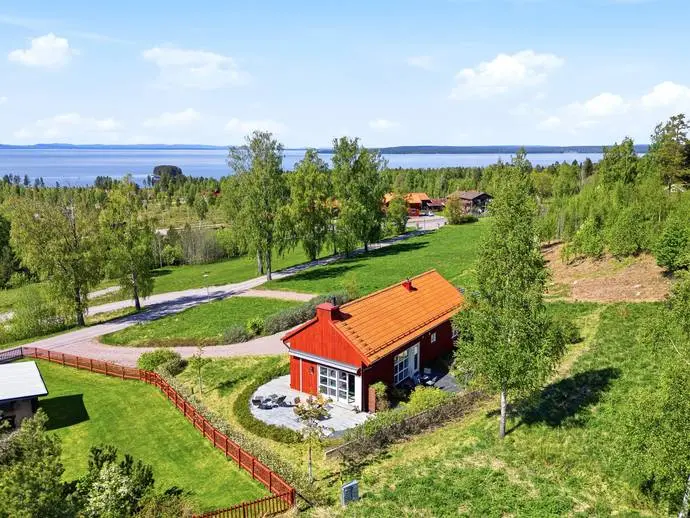 Bild 1 av 20 på Tällgårdsgattu 7