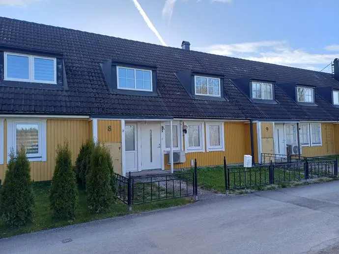 Bild 1 av 20 på Svarvarbacken 8