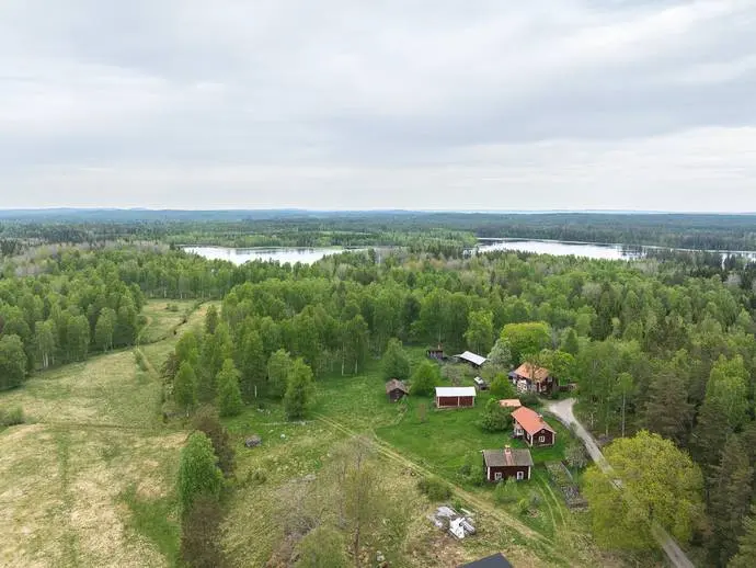 Image 1 of 20 of Römyra