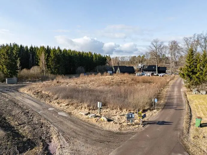 Bild 1 av 6 på Roparuddsvägen 4