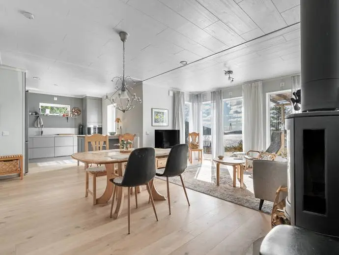 Bild 1 av 19 på Barsta 225
