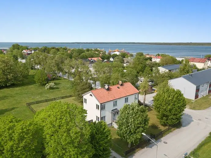 Image 1 of 20 of Backvägen 6-8
