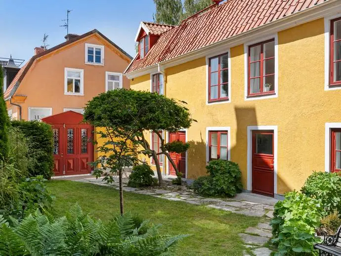 Image 1 of 20 of Strandgatan 24