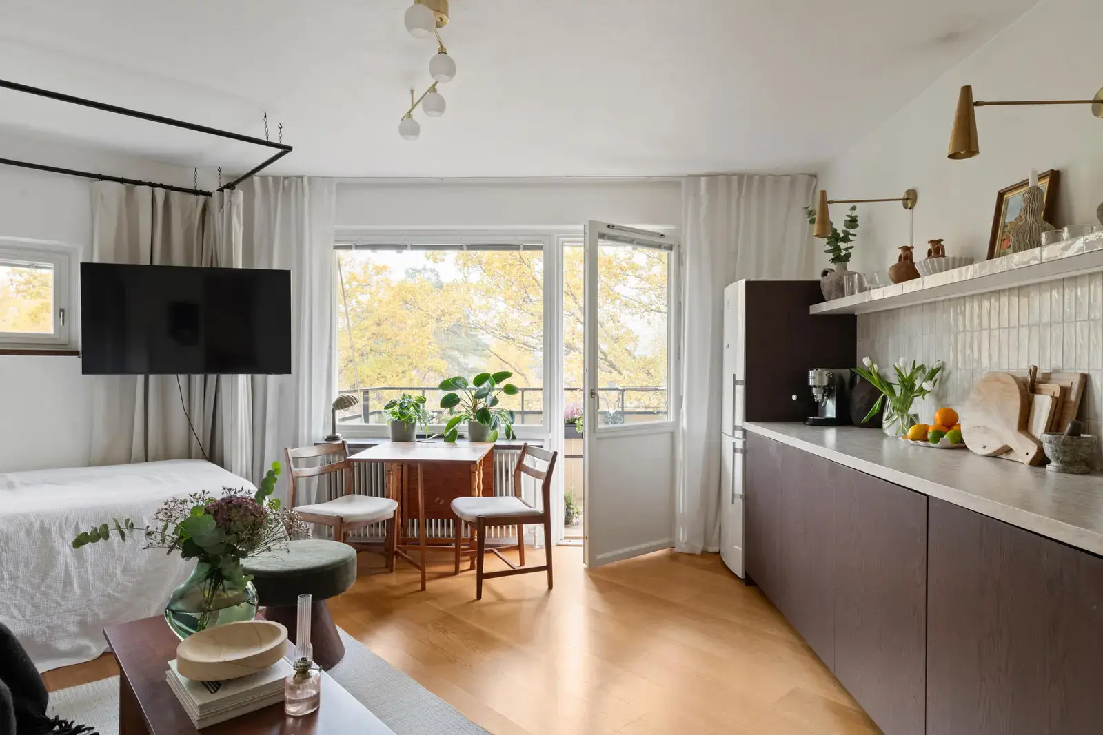 Image 1 of 16 of Trollesundsvägen 145