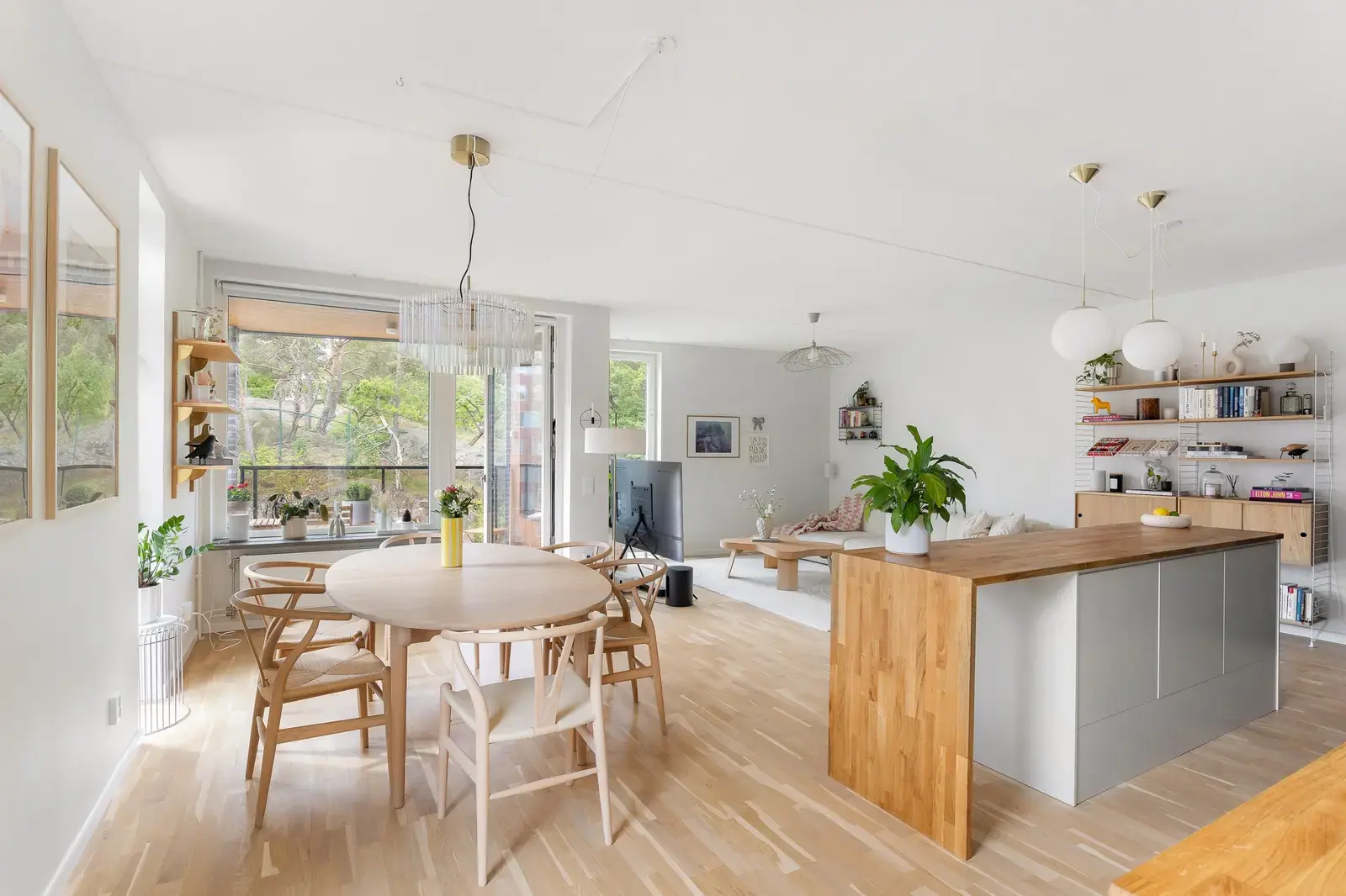 Bild 1 av 20 på Annedalsvägen 49
