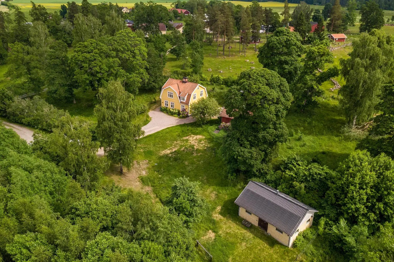 Image 1 of 20 of Aspesta Albertsro 1