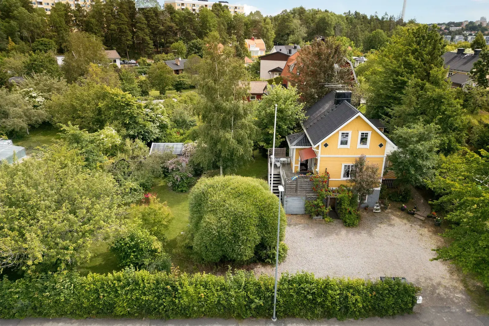 Bild 1 av 20 på Törnrosavägen 6