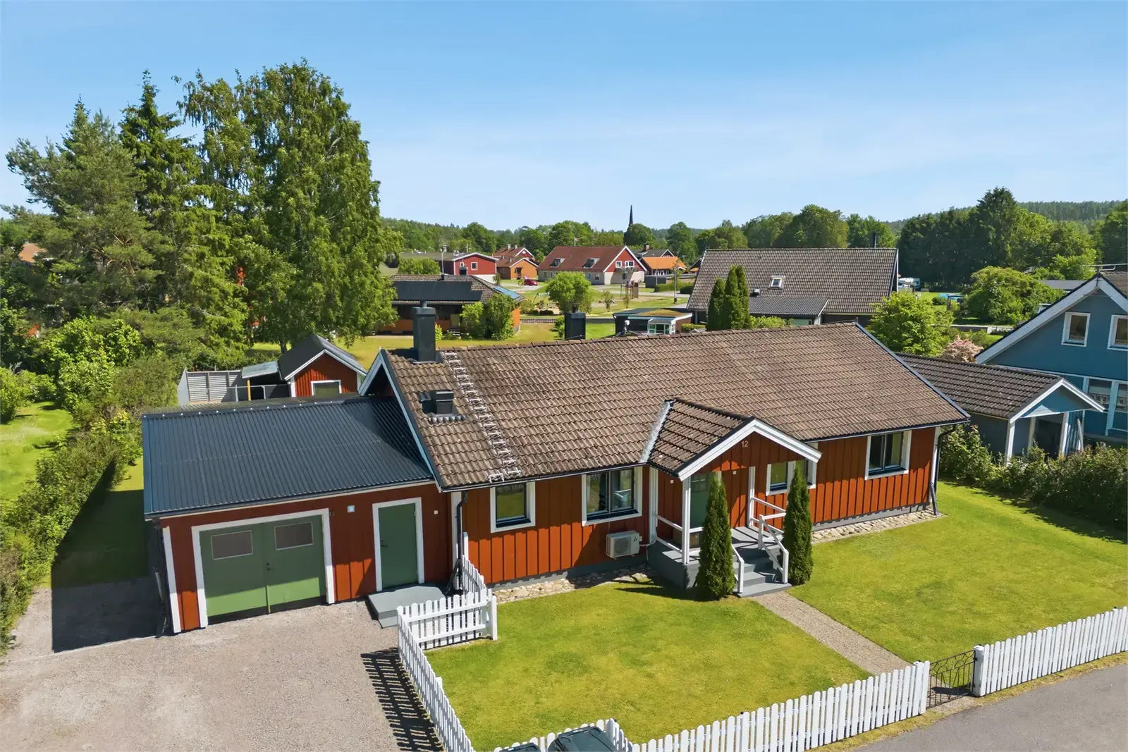Image 1 of 20 of Jonsbovägen 12