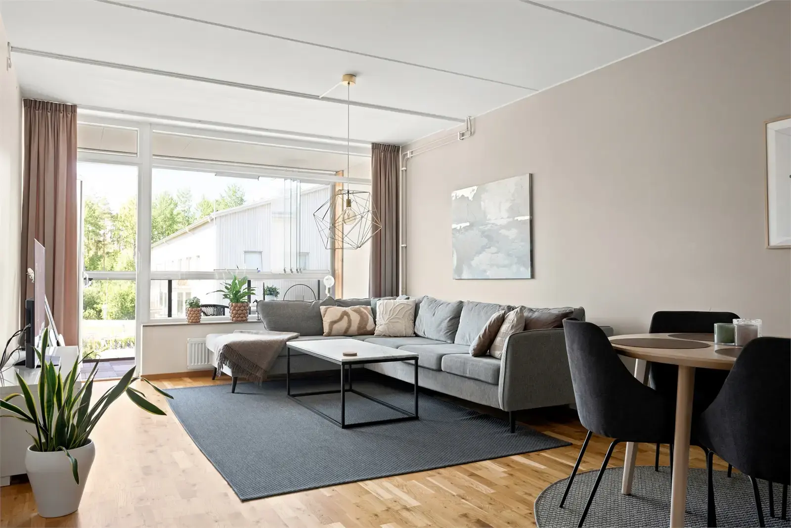 Bild 1 av 20 på Holmtorpsvägen 41