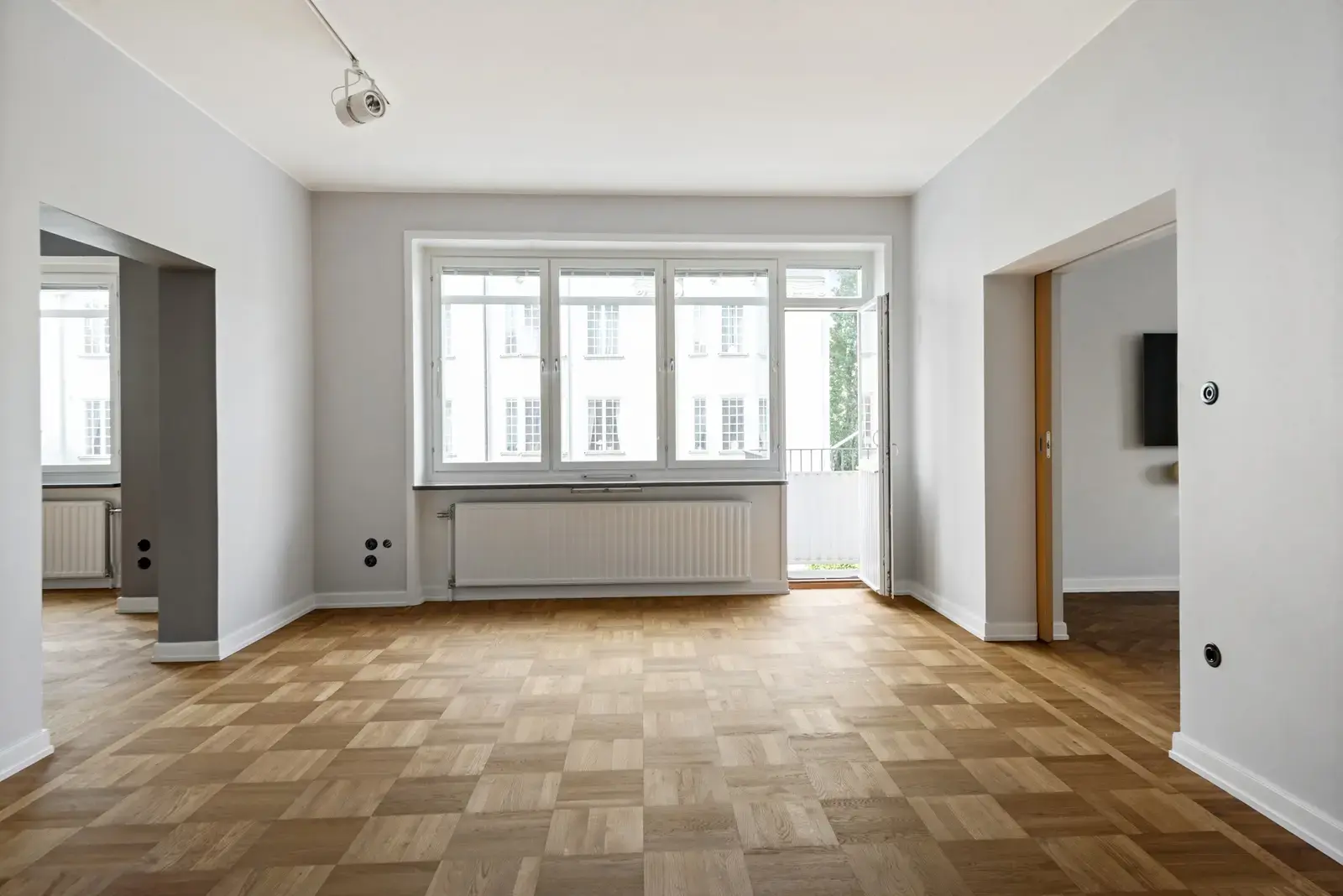 Bild 1 av 20 på Villagatan 9-11