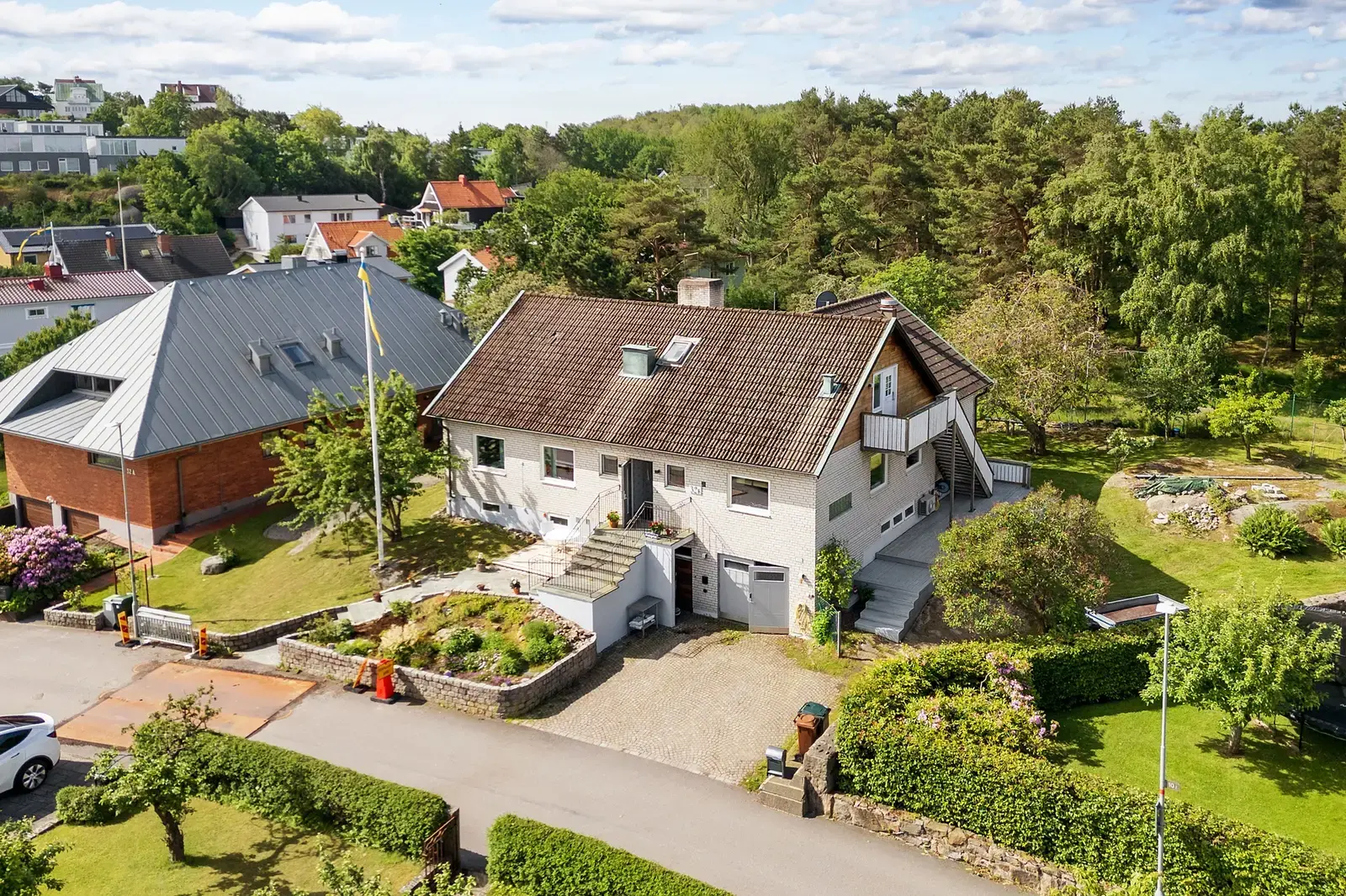 Image 1 of 15 of Cedergatan 32B