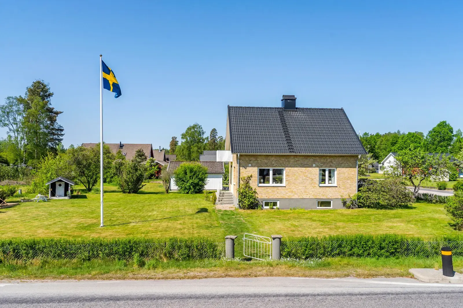 Image 1 of 20 of Lingvägen 10