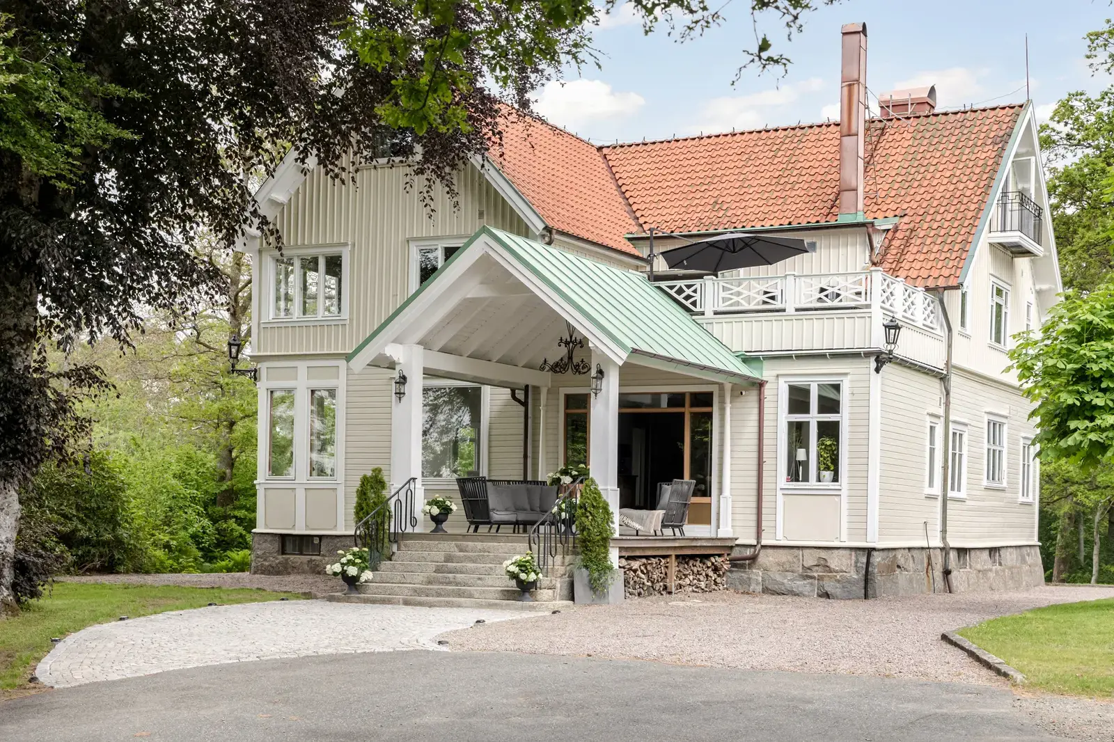 Bild 1 av 20 på Stora Bråtavägen 12