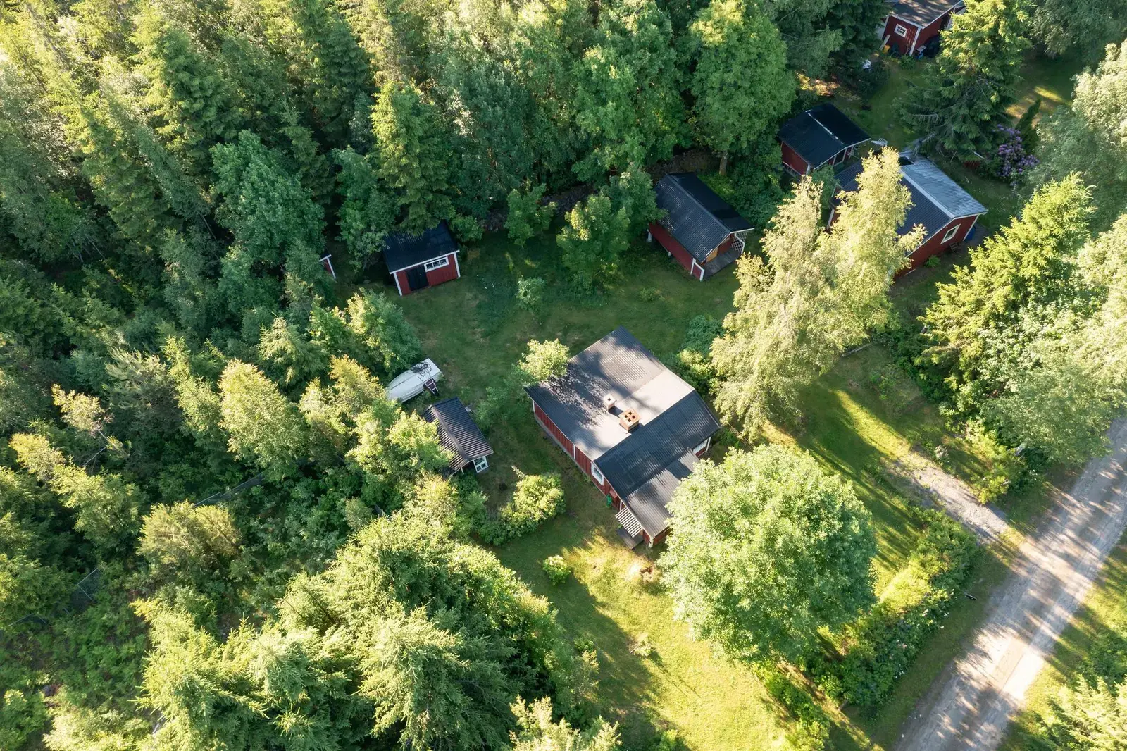 Bild 1 av 20 på Älvhyttan 208