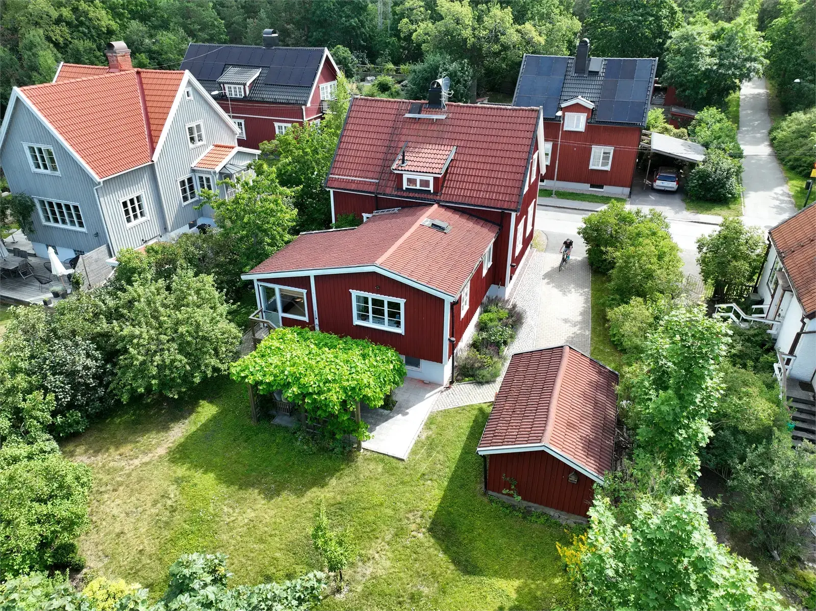 Bild 1 av 20 på Länsmansvägen 15