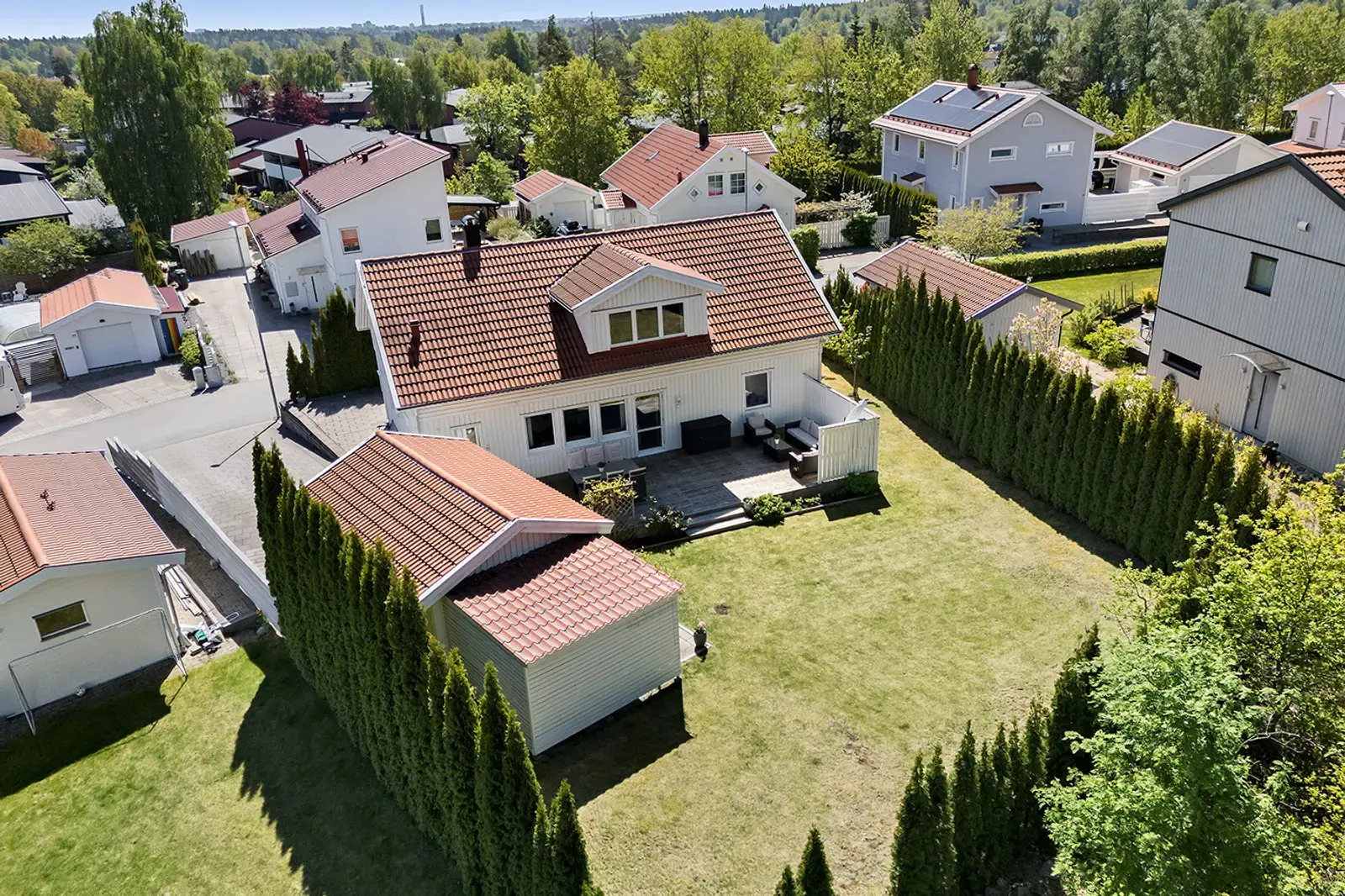 Bild 1 av 20 på Porträttvägen 5
