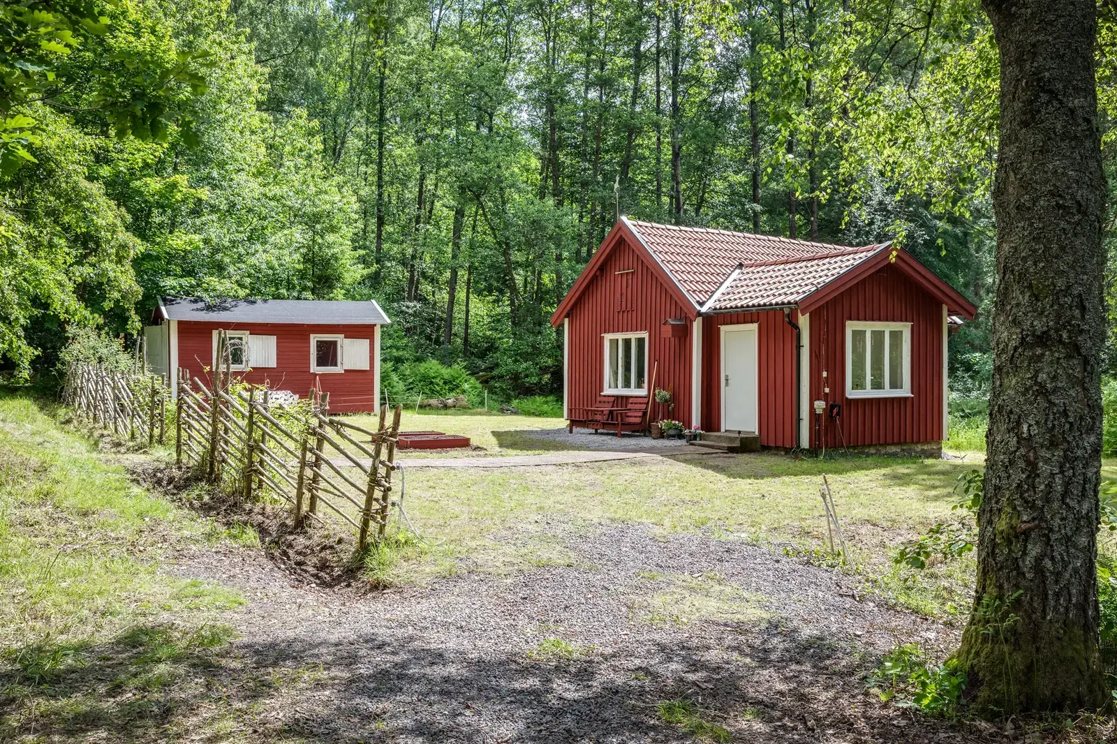 Bild 1 av 20 på Hallebergsvägen 110