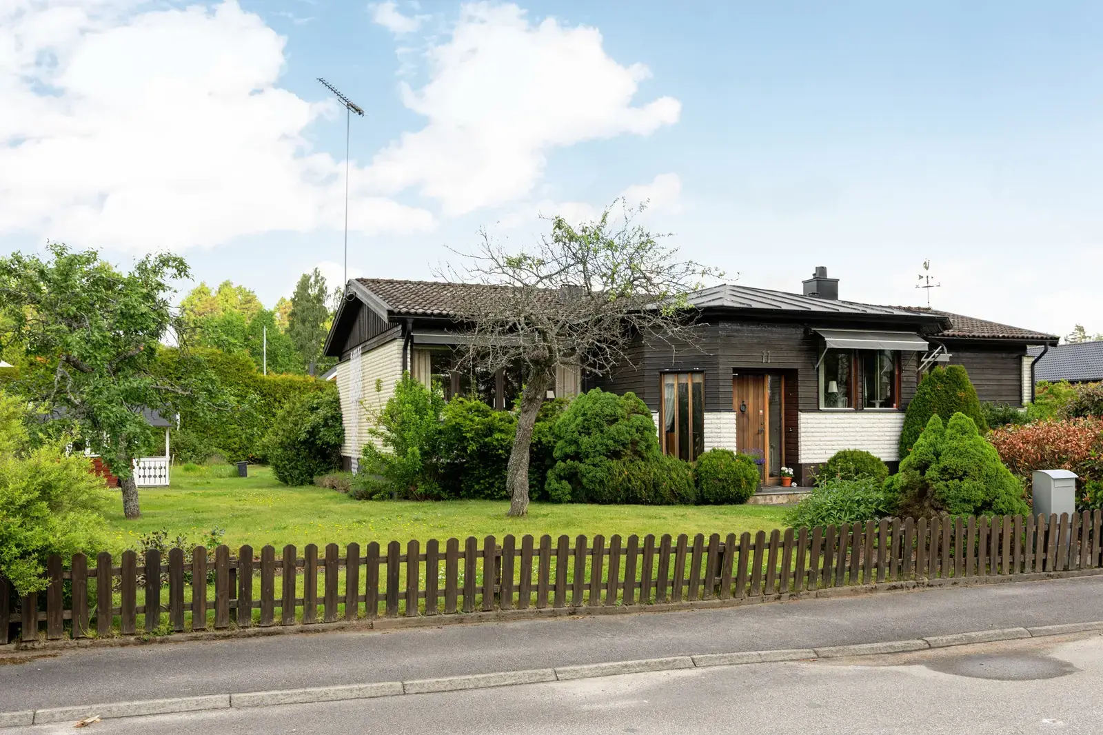 Image 1 of 20 of Barrgatan 11