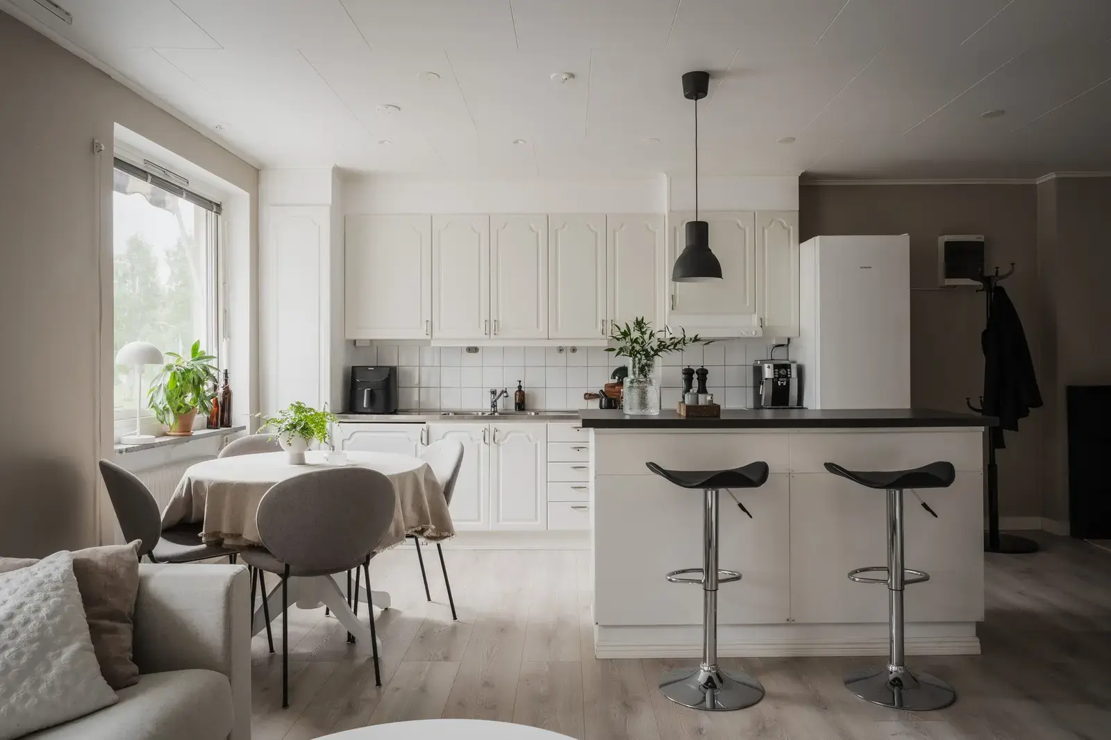 Image 1 of 20 of Storgatan 109A