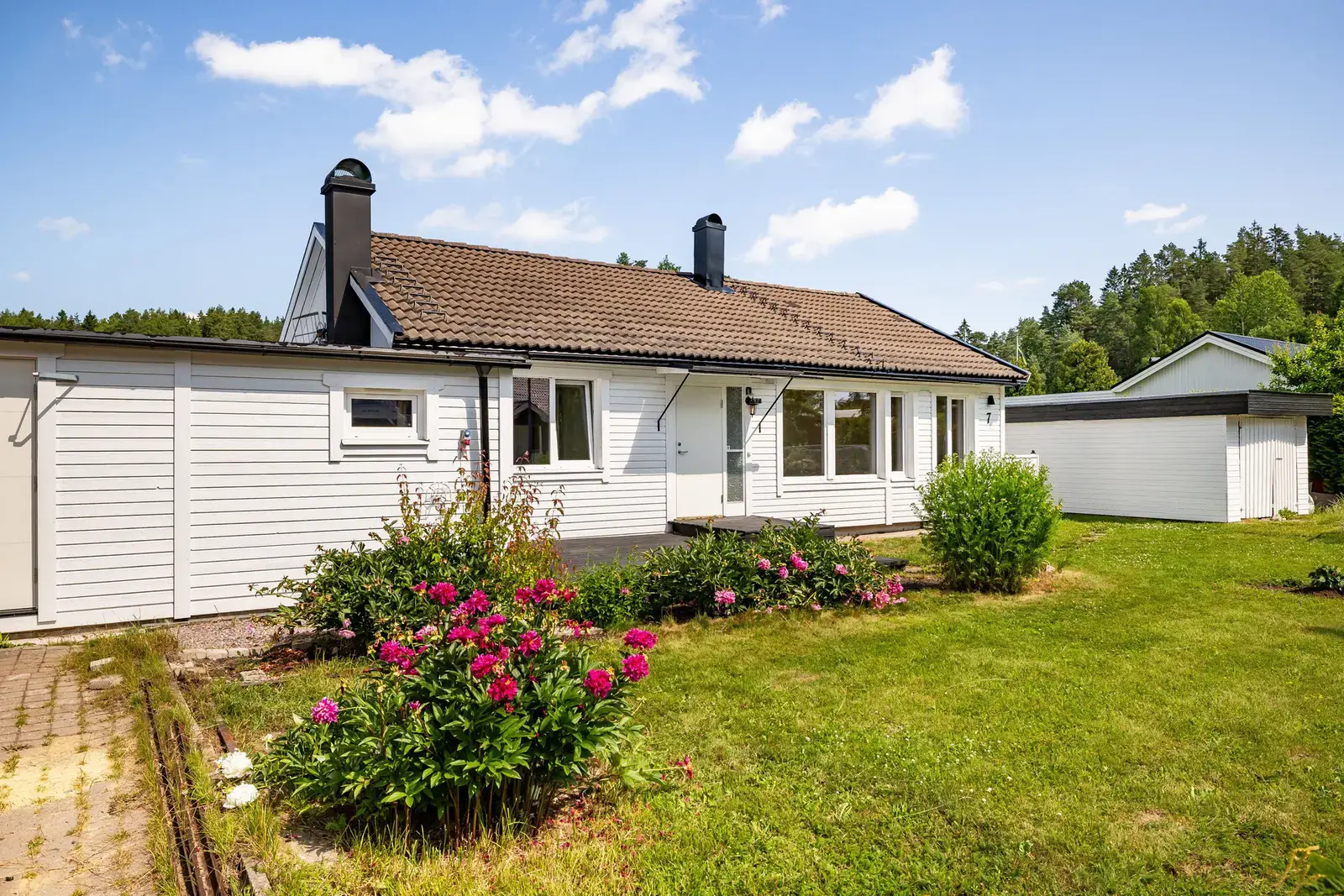 Bild 1 av 20 på Sommarvägen 7