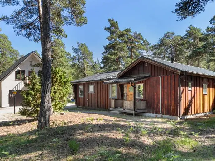 Image 1 of 20 of Ireviksvägen 45