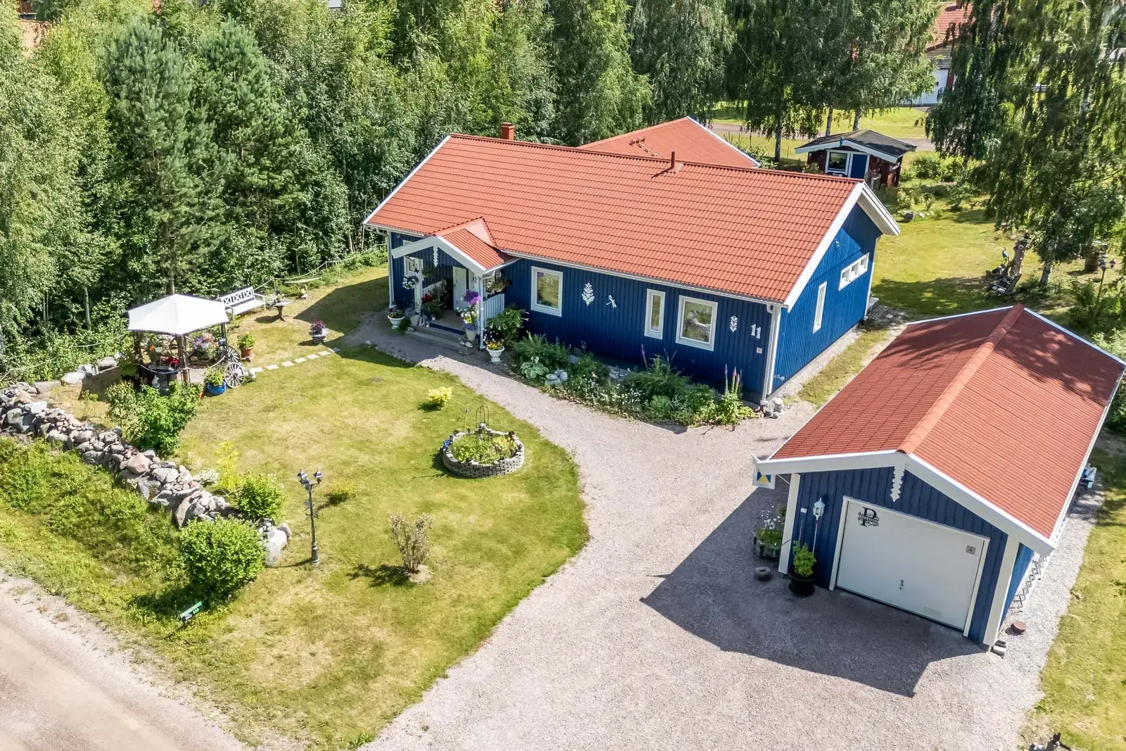 Bild 1 av 20 på Rollvägen 11