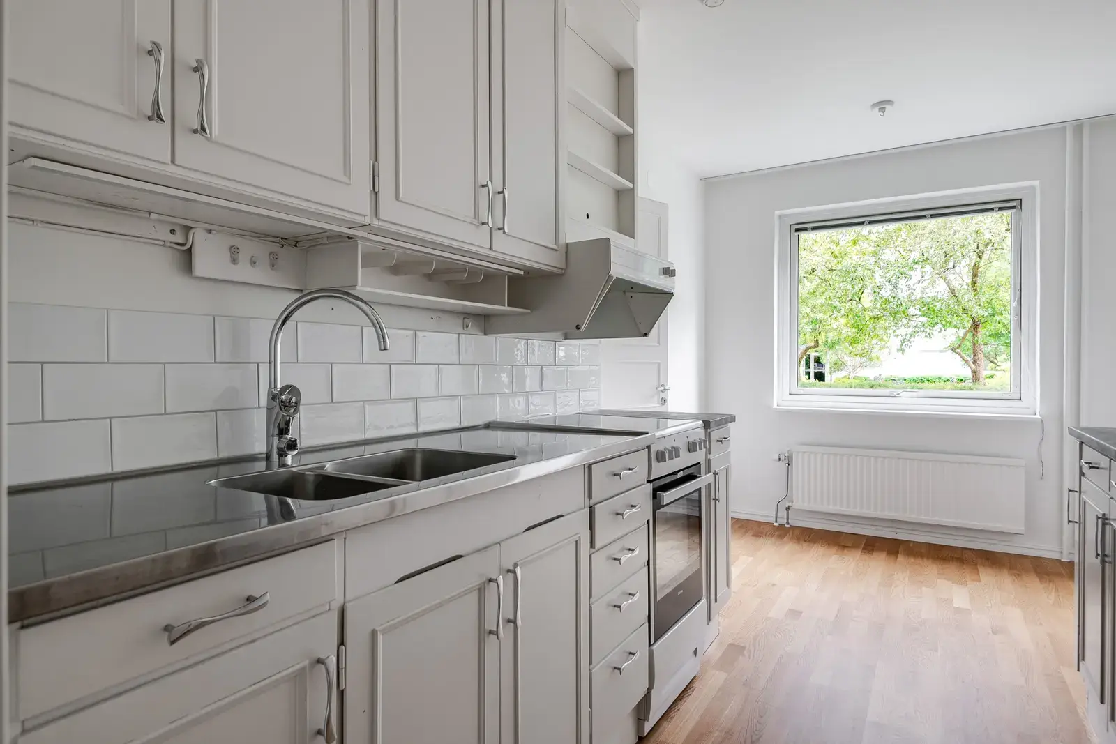 Image 1 of 18 of Vasagatan 12B