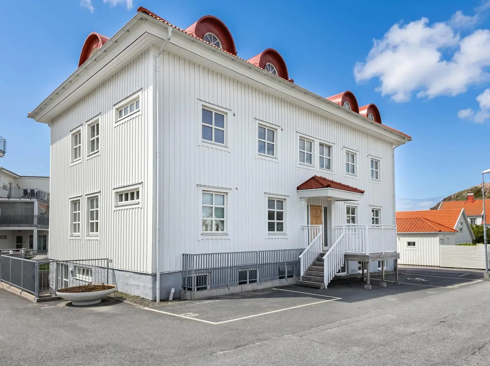 Image 1 of 15 of Carlsgatan 2