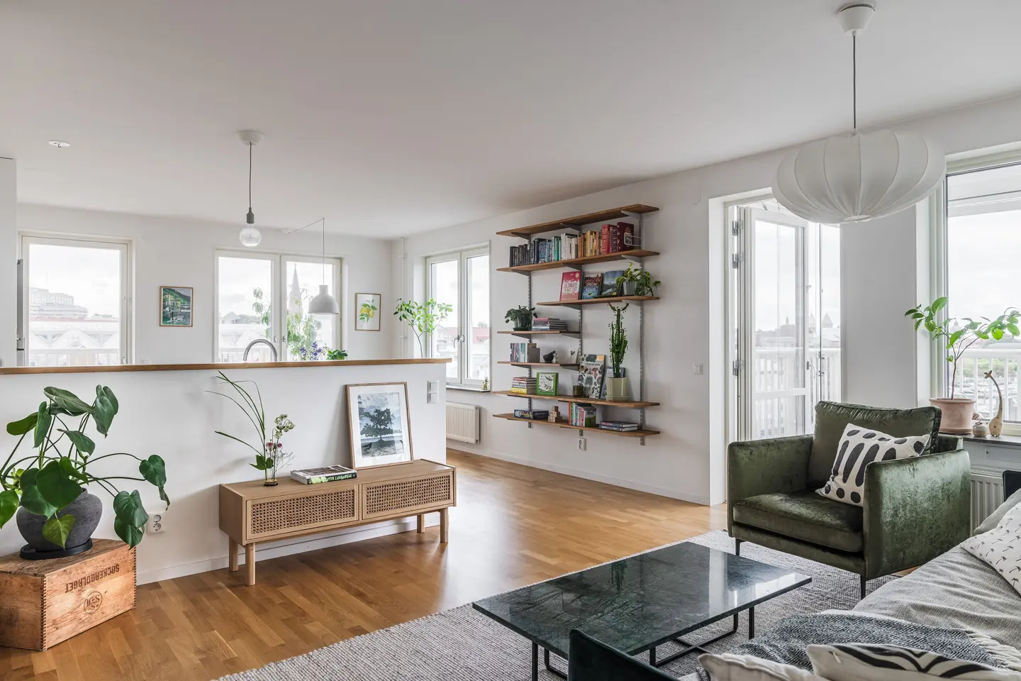 Bild 1 av 20 på Kung Oskars väg 15 C