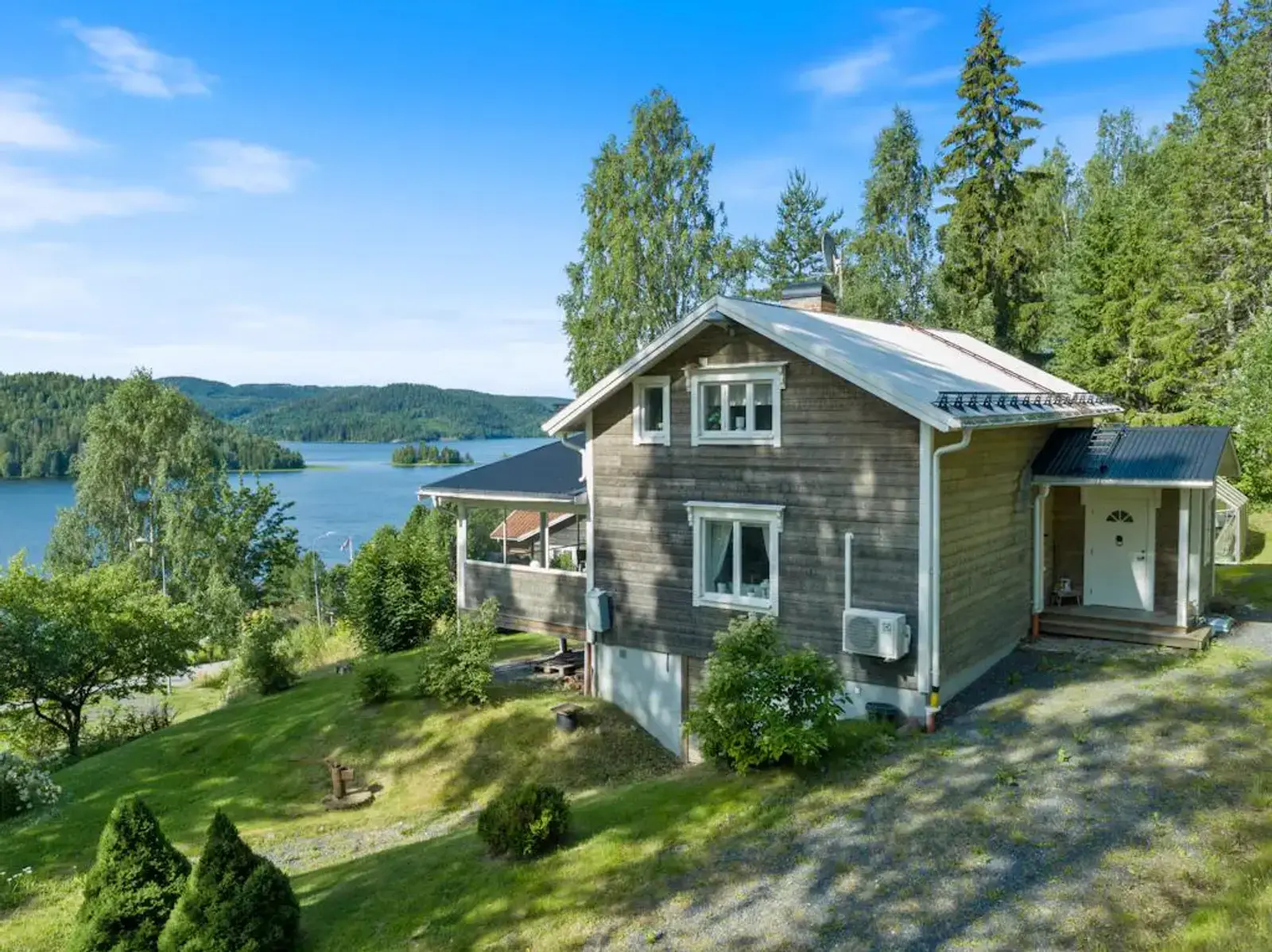 Bild 1 av 20 på Klockarvägen 14